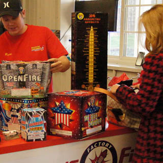Tour Stateline Fireworks - New Hampshire Fireworks Factory Outlet