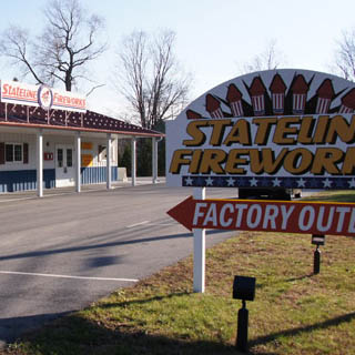 Tour Stateline Fireworks - New Hampshire Fireworks Factory Outlet